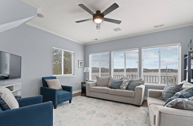 Sylvan North Shore w/ spectacular view
