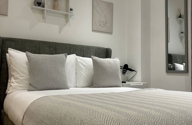 Appartement-Supérieure-Salle de bain privée séparée-Vue sur Rue-Systems House 1
