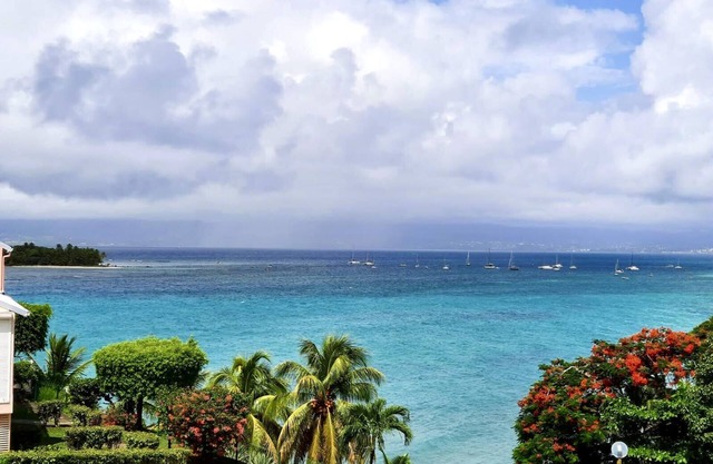 T 3 avec vue sur l'ilet Gosier et la Basse Terre