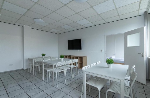 T&K Apartments - 3 - 5 Group Room Apartments- 15min to Fair DUS
