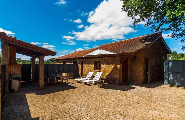 Maison de vacances T1 avec barbecue, à 1,5 km de la piscine publique de découverte