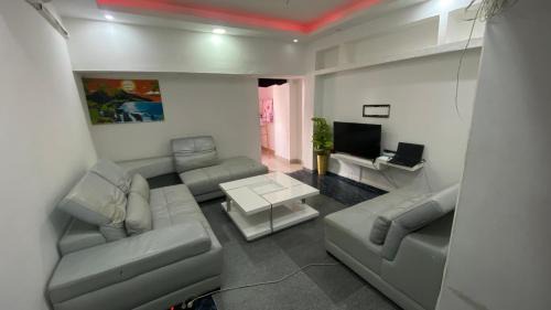 T1 Mutamba, Luanda - Apto E