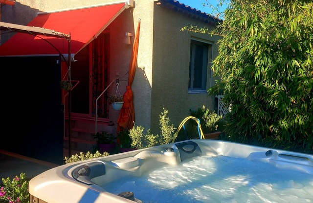Petit gîte 35m2 entre Alpilles et Luberon piscine, spa, lit 160