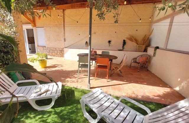T2 climatisé-plain pied, terrasse & parking privé