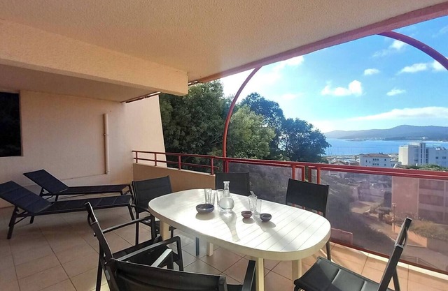 T3 55m² 6 personnes Terrasse vue mer 20 m² Piscine 800m plage Ascenseur Parking