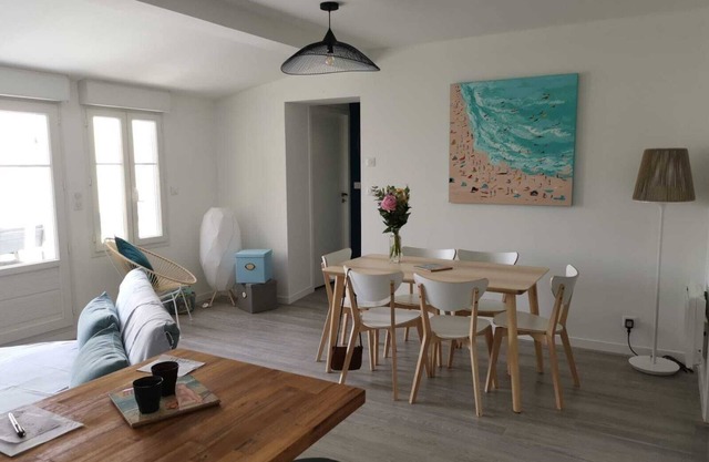 A 100 de la plage, T3 de 62 m2 avec terrasse de 15 m2 au cœur de Soulac.