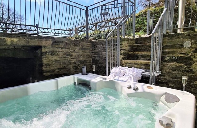 Ta Mill Meadowview Chalet 2 in a Stunning Retreat