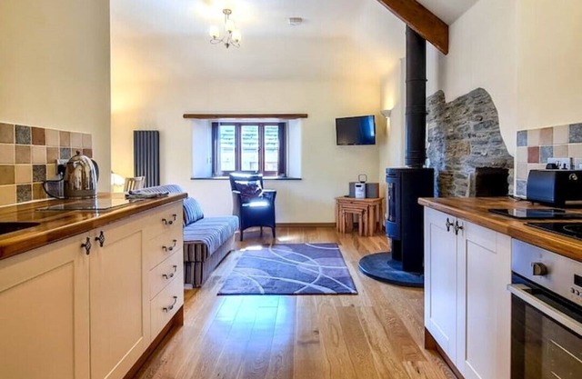 Ta Mill Olde Granary Cottage in a Stunning Retreat