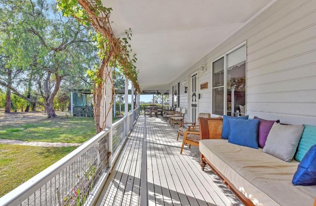 Tabitha Hill Estate close to wineries and nature