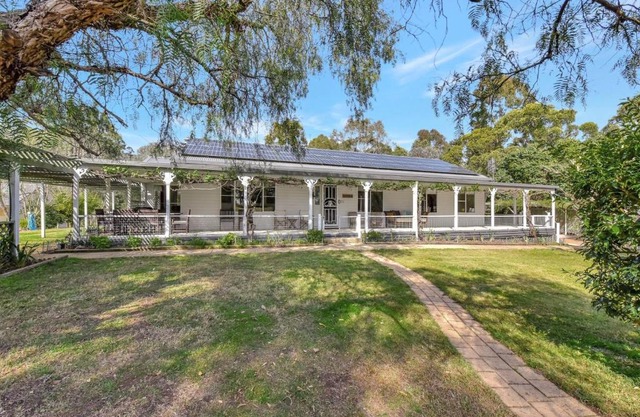Tabitha Hill Homestead close to wineries and nature