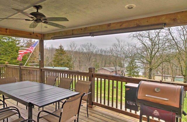 Table Rock Lake House w/ Fire Pit: Steps to Water!