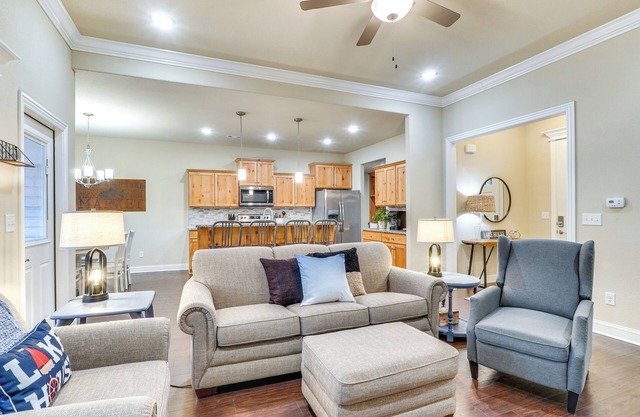 Table Rock Lake Retreat: Walk to Shore!