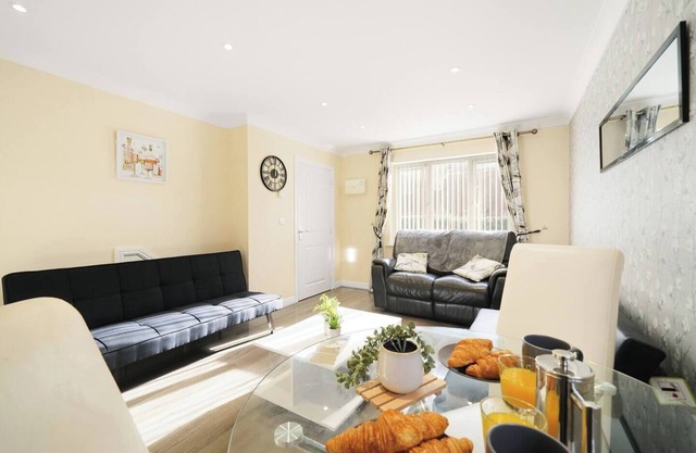 Greater London Table Tennis | Ensuite | Garden | Parking x2