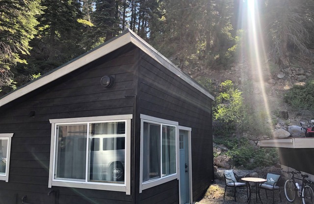 Tahoe Cottage- near river/ lake / ski resorts