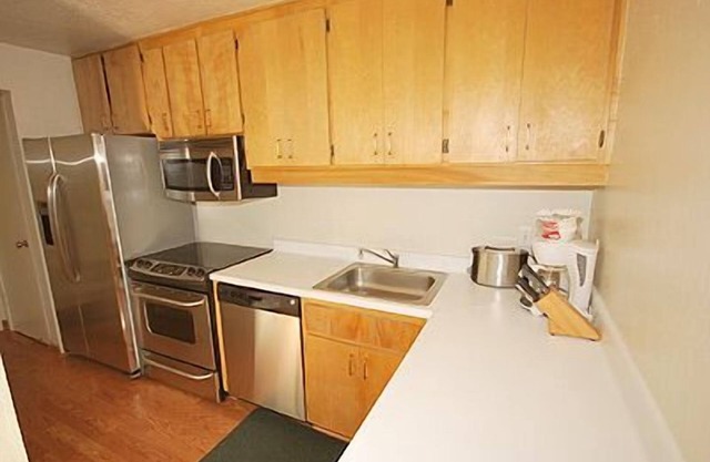 Amélioré Tahoe Keys Condo avec quai privé - 6-8 personnes Ala Wai ~ 48