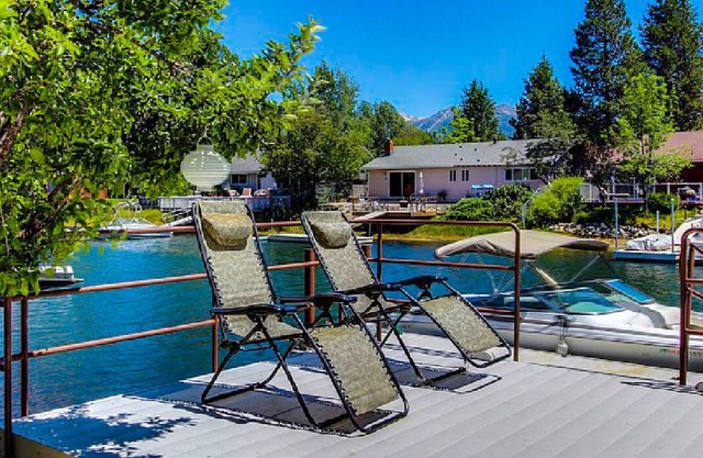 Tahoe Keys Villa - Table de billard, sauna, Waterfront Dock