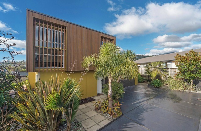 Tahuna Beach Oasis - Home in the heart of Tahunanui Beach recreational paradise