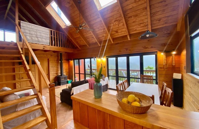 Tairua Treetops - cosy home with stunning views and hot tub