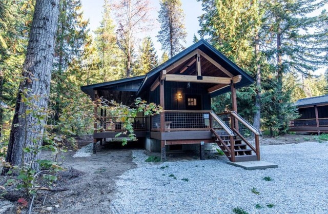 "Tall Pines" a cozy 1 bedroom Tiny Cabin