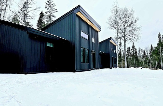 Tall Pines Retreat Escape to our charming chalet tucked away in the forest..