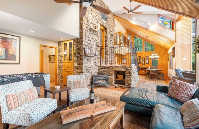 Tall Pines Sanctuary - Maison dans une salle de lit superposée HotTub de 40 acres