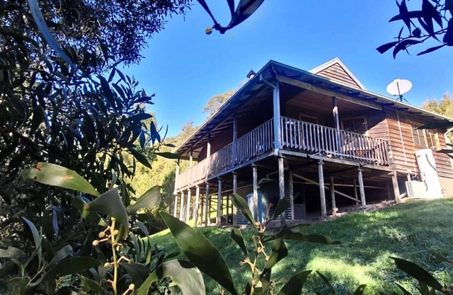 Tall Trees Eco Retreat - Satinwood Cottage