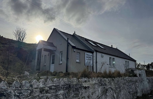 TALLA HOPE, pet friendly, character holiday cottage in Duntulm