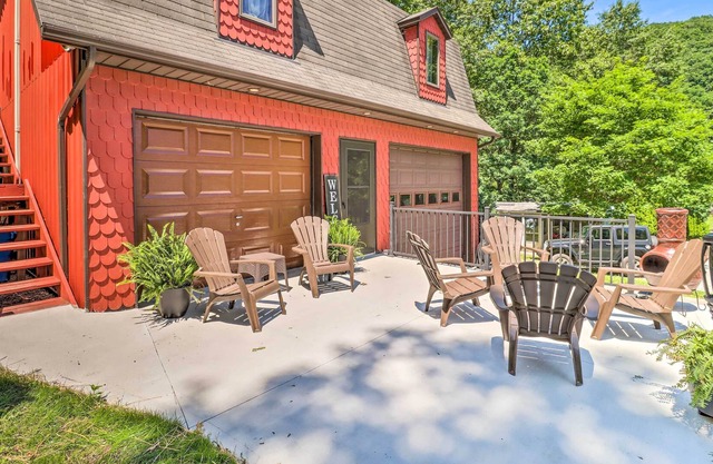 NEW! Tamaqua Apartment w/ Fire Pit & Gas Grill!