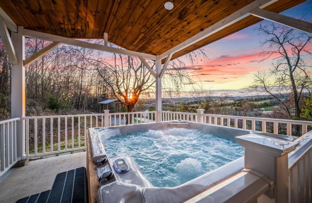 3BR w/Hot Tub | Game Room w/Pool Table + Foosball | BBQ Grill | Great Location