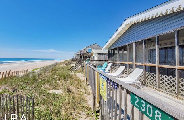 Tan-N-Sand - Entrancing Oceanfront View, Traditional Beach Cottage, Animaux acceptés