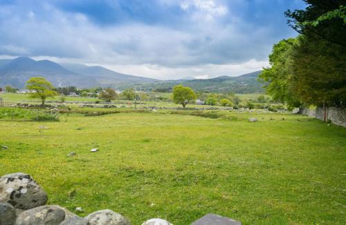 Tan y Bryn Bach