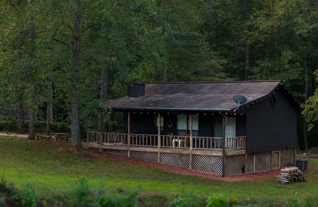 "Tanager": Romantic Cabin, Porch, Mountain View