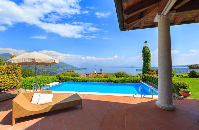 Exceptionnelle villa avec piscine et vue lac panoramique! - Villa Bellavista