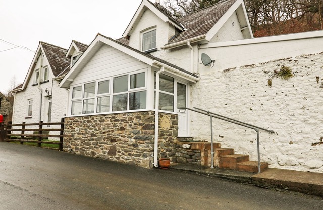 Ferme Tanyrallt, LLANAFAN FAWR