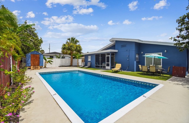 Tarpon Springs Luxury Home Refreshing Pool close to Beach - Golf & Sponge Docks