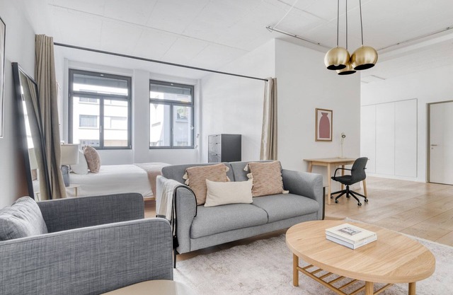 Tasteful Altstetten 4 Room, 2 mins walk to market, by Blueground
