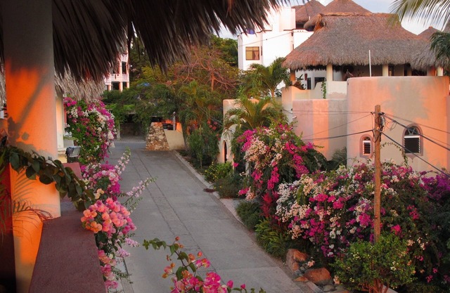 Casita de bon goût dans une rue calme près des plages avec vue!
