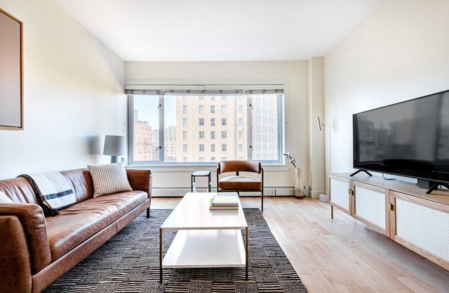 Tasteful Nob Hill 1BR w/ Sauna, Gym, Stunning City View, by Blueground