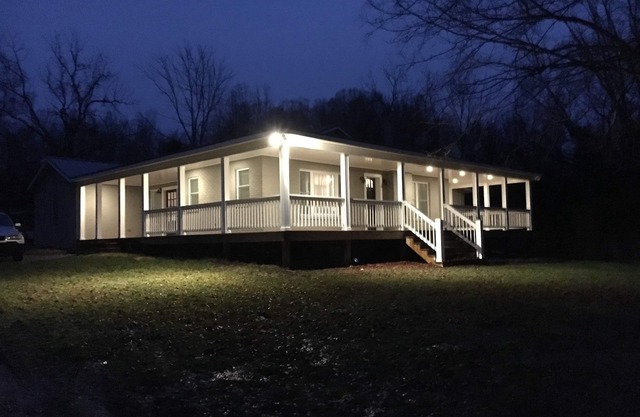 Cottage de campagne français récemment rénové sur une ferme équestre avec branchement camping-car / bateau