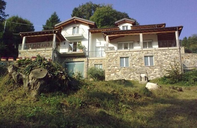 appartement de trois pièces meublé avec goût avec balcon et jardin