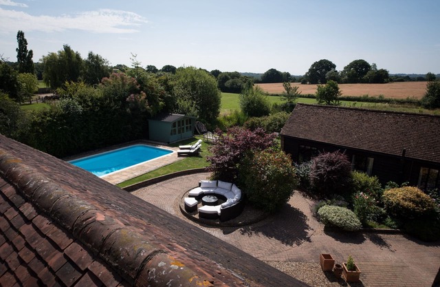 Cottage de campagne rénové avec piscine près de Tenterden