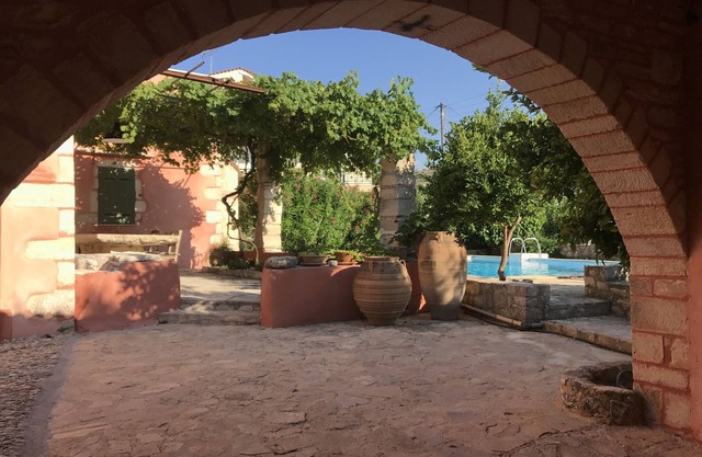 Maison traditionnelle crétoise rénovée avec goût avec piscine privée