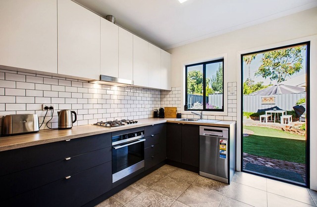 Tastefully renovated, city fringe GEM!