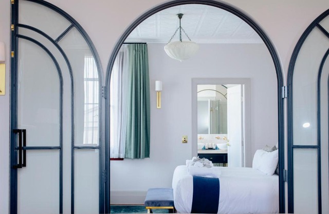 Tattersalls Hotel