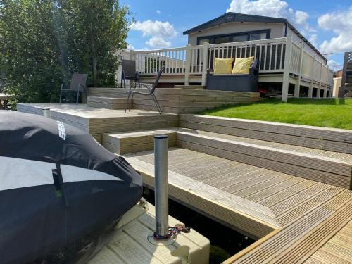Tattershall Lakes Jet Ski Lake 3 Bedroom Cabin with Private jet ski dock