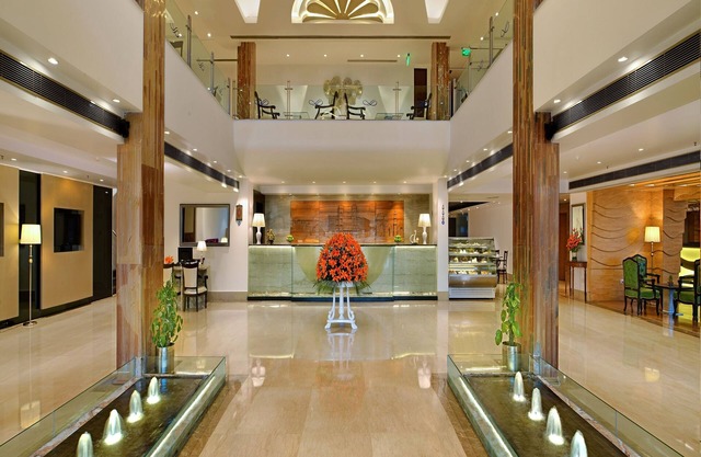 Taurus Sarovar Portico