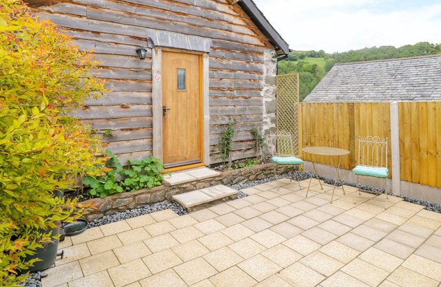 TAWNY BARN, romantique, avec un jardin à Llanfyllin, Ref 987297