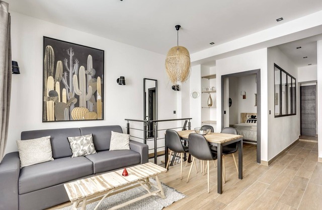 TBS 25 - Charmant appartement à Paris