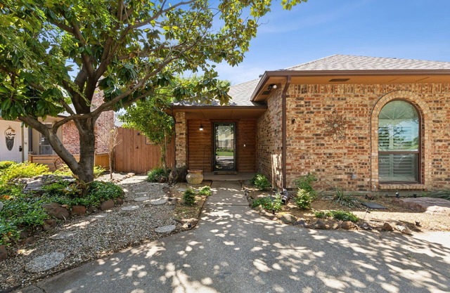 TCH - Spacious 3bd/3ba home in Dallas w/Workspace