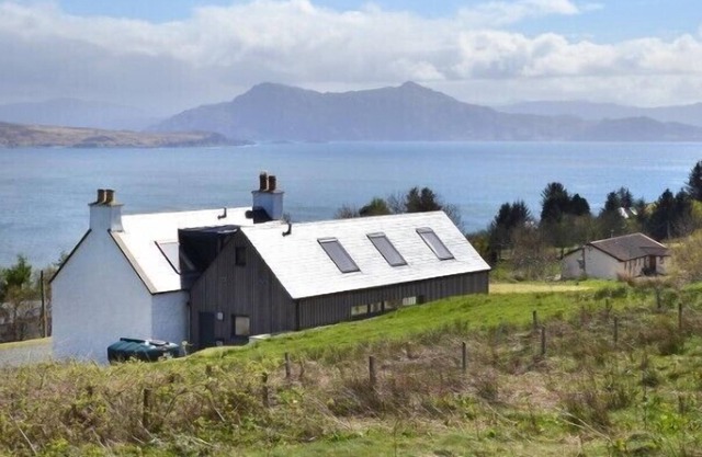 TEANGUE HOUSE, family friendly, luxury holiday cottage in Armadale